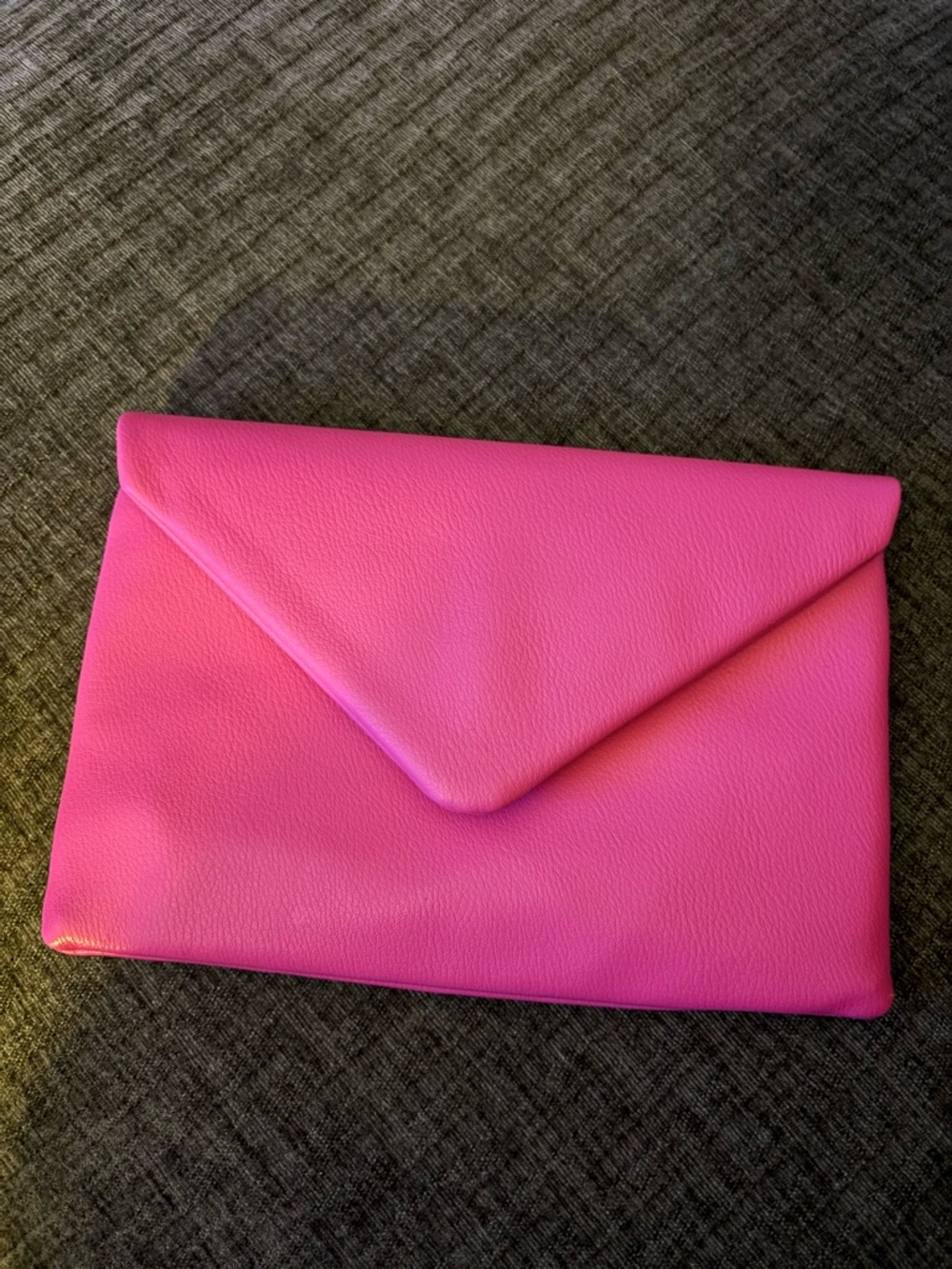 Gold-Chain Envelope Crossbody Bag in Hot Pink - Picture 2 of 6